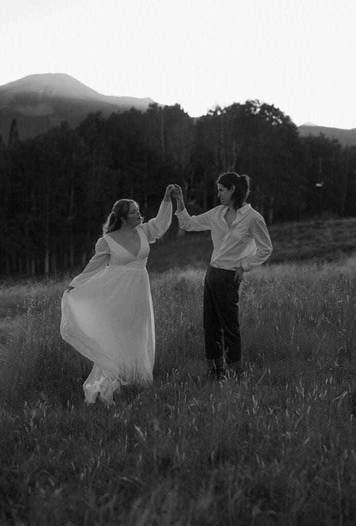 Black and white mountain meadow elopement portraits at sunset in Crested Butte, capturing cinematic couple photos, romantic mountain elopement inspiration, and Colorado wedding photography.
