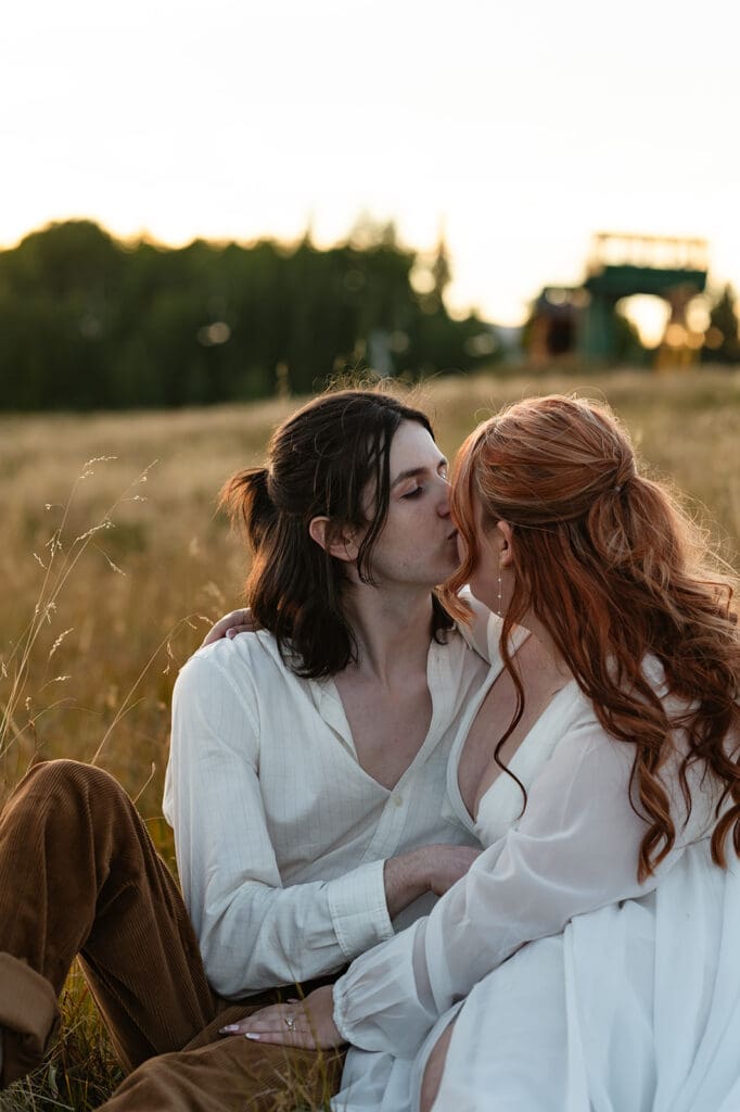 Romantic golden hour kiss during a Crested Butte elopement session, showcasing cinematic engagement style portraits and Colorado mountain wedding inspiration.