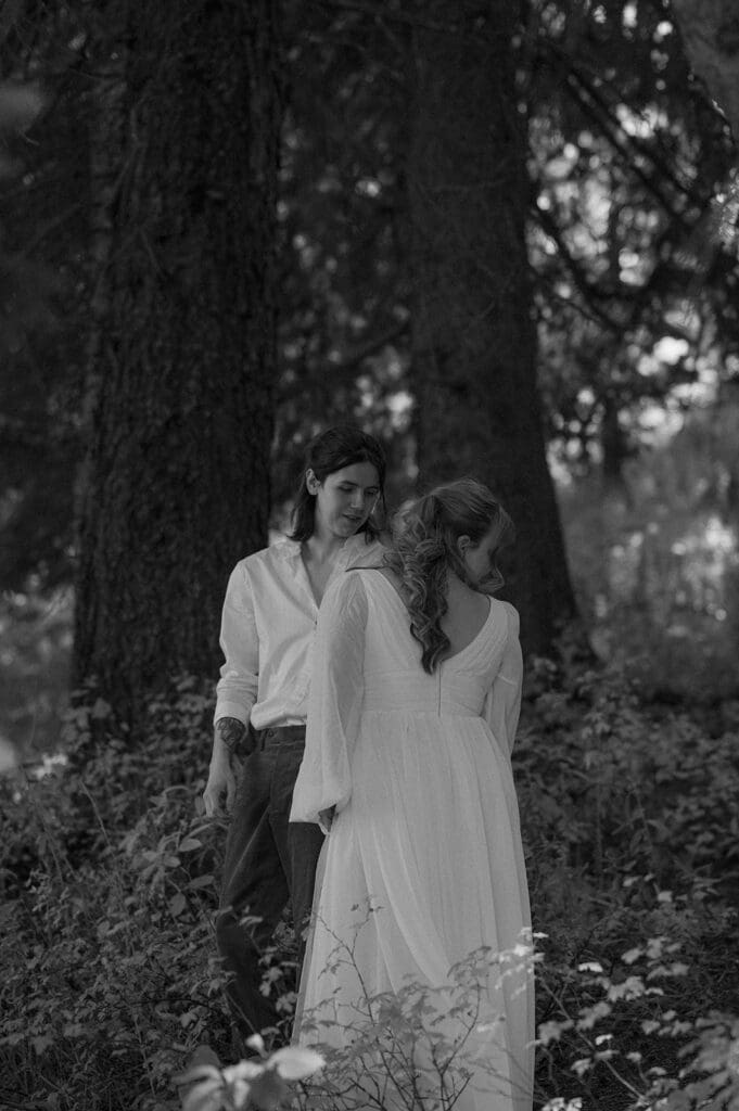 Moody black and white forest elopement portraits in Crested Butte, Colorado featuring cinematic couple photography, storytelling elopement images, and romantic mountain wedding vibes.